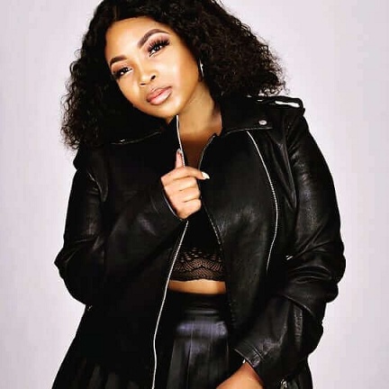 Xoli M